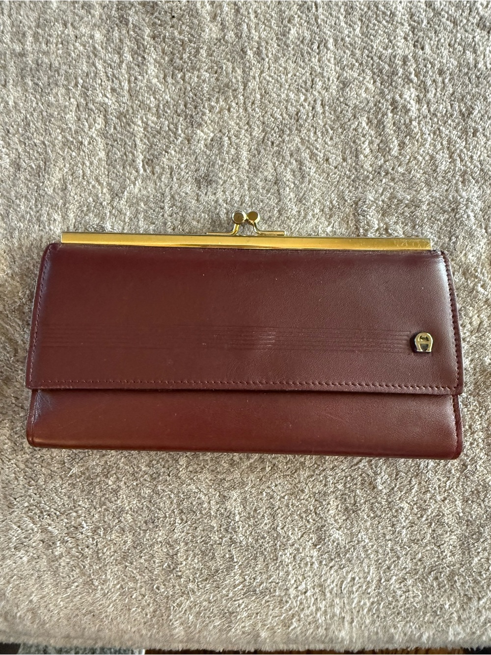 Vintage Etienne Aigner leather kisslock wallet